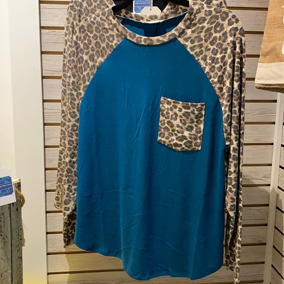 Women’s Leopard long sleeve shirt - Picture 1 of 2